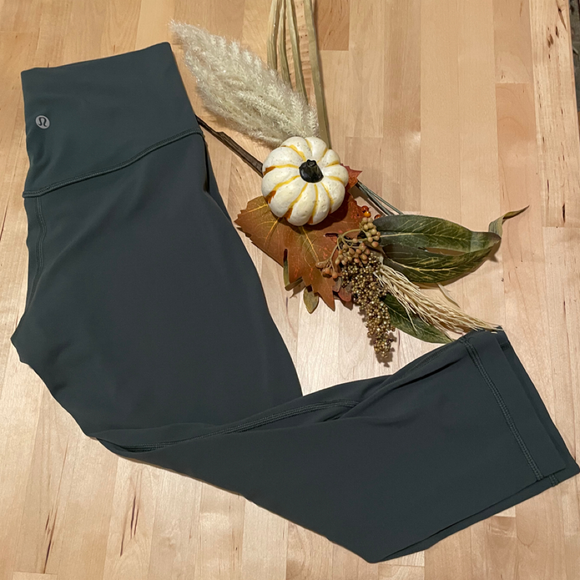 NWOT Lululemon Align Crop (19”) in Dark Forest Size 6 - Picture 7 of 9